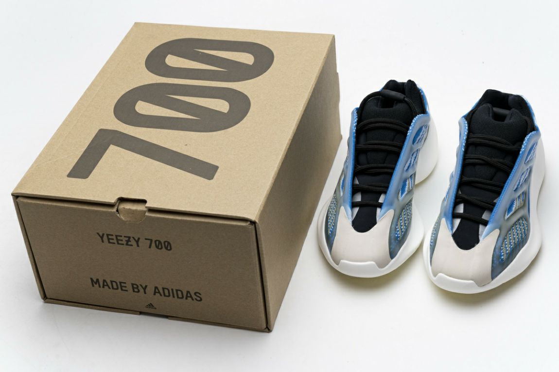 Picture of Yeezy 700 _SKUfc4224480fc